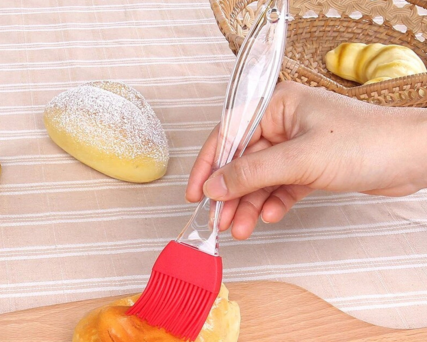 Kitchen oil dispenser tool