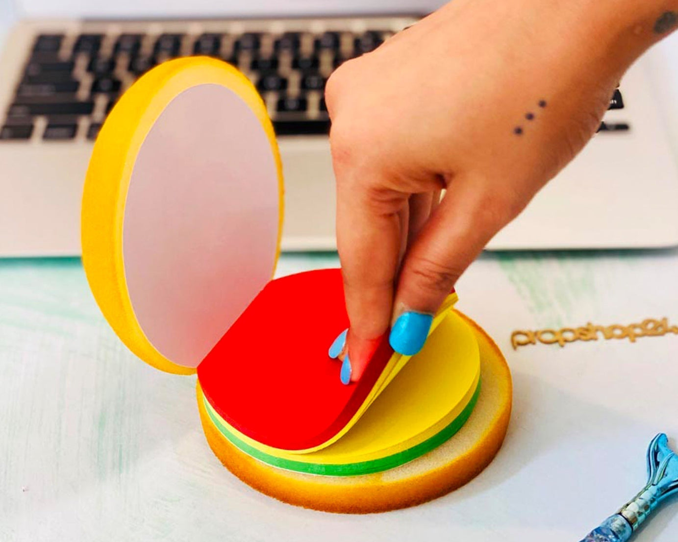 Burger-shaped sticky notes, colorful and fun