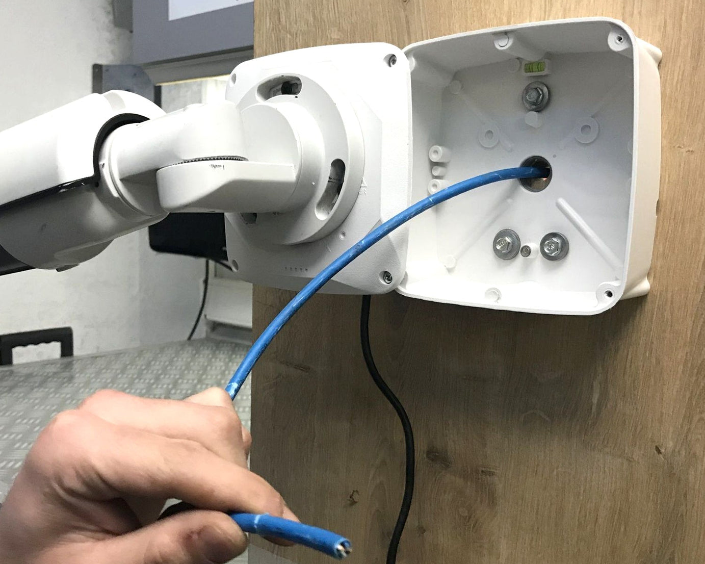 High-quality camera box to ensure safe handling and storage