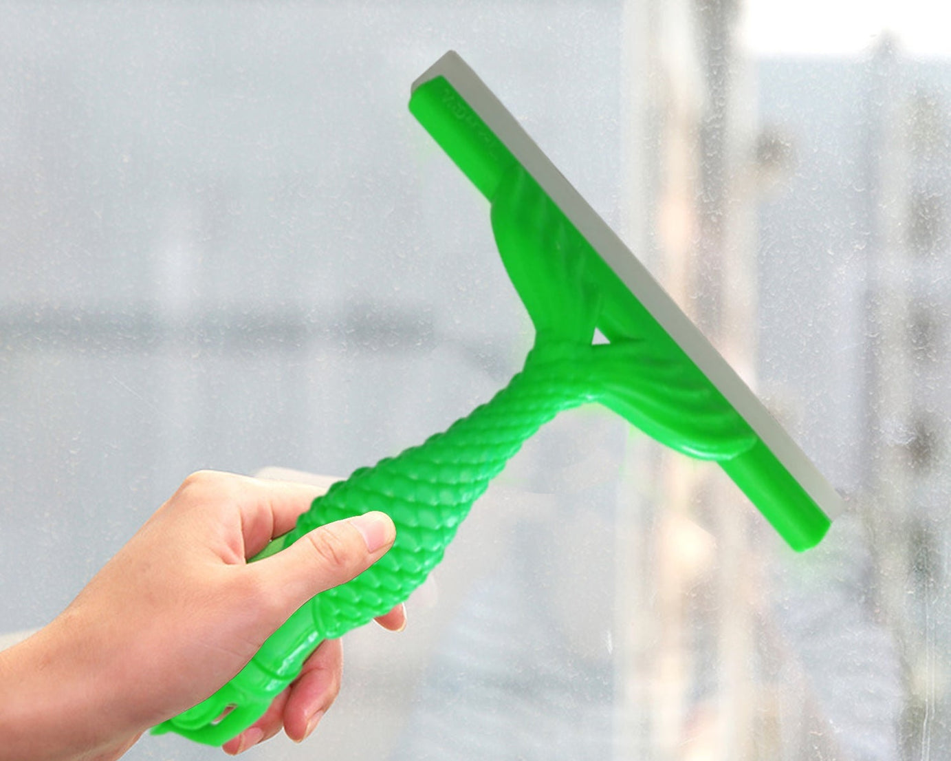 Multipurpose wiper for cleaning wet and dirty surfaces