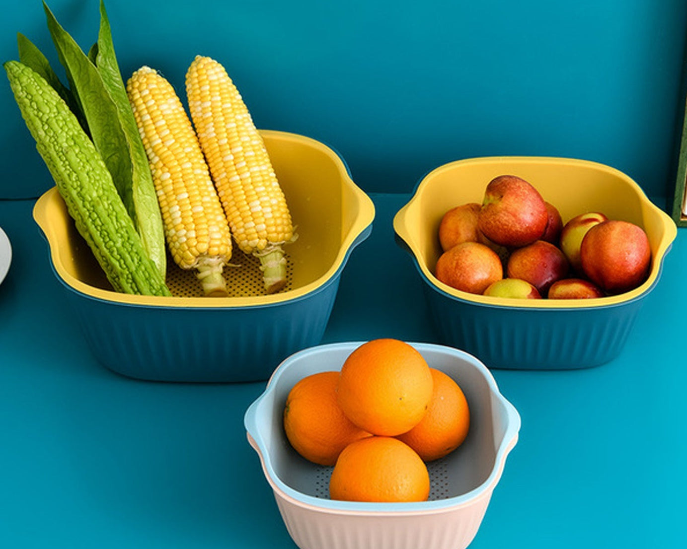 Plastic kitchen bowl with handles
