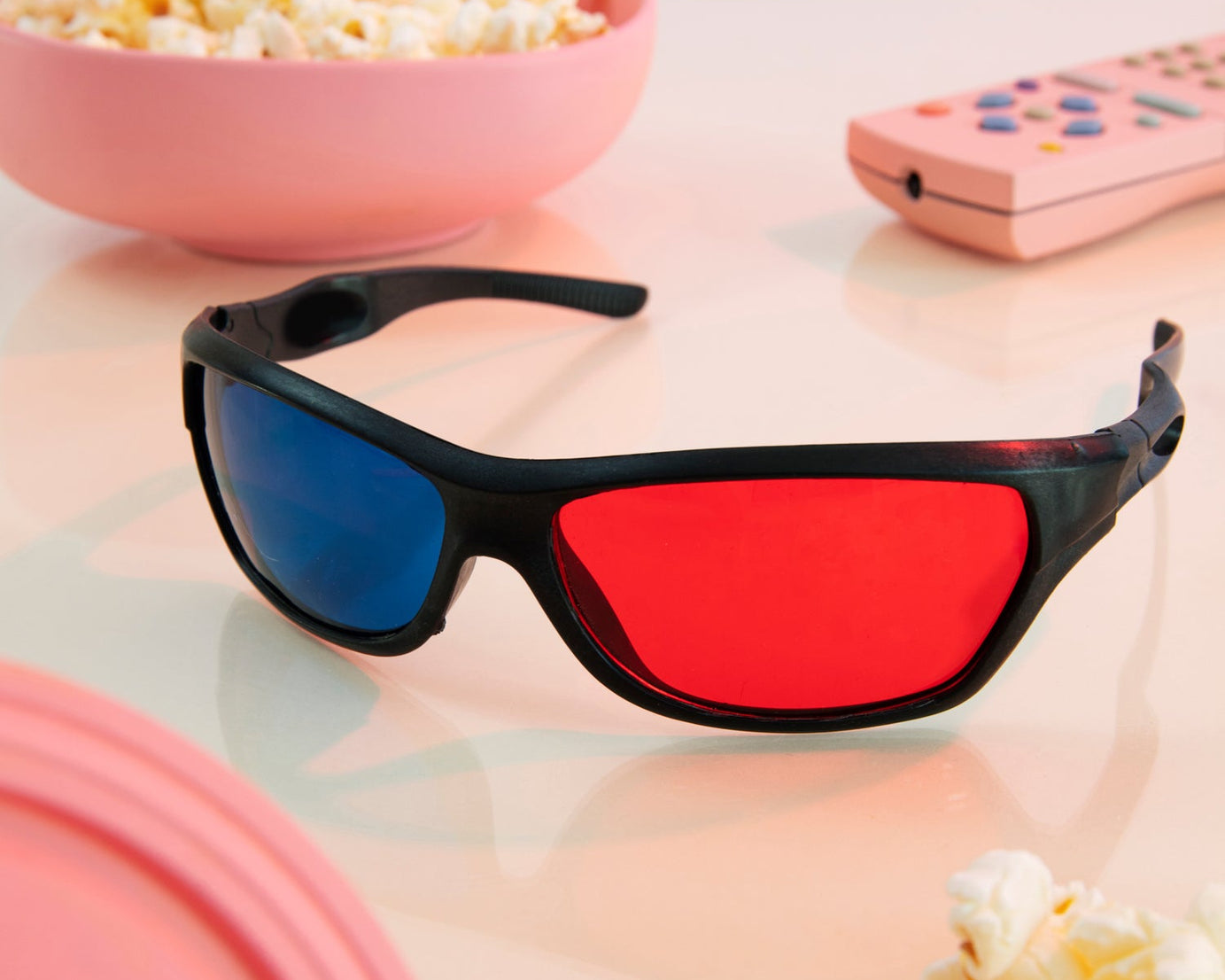 UV Protected Sunglasses,  classic Sunglasses for Men & Women, Lightweight, Both Outdoor and Indoor Use (1 Pc )