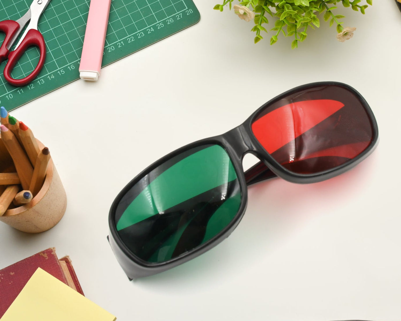 UV Protected Sunglasses,  classic Sunglasses for Men & Women, Lightweight, Both Outdoor and Indoor Use (1 Pc )