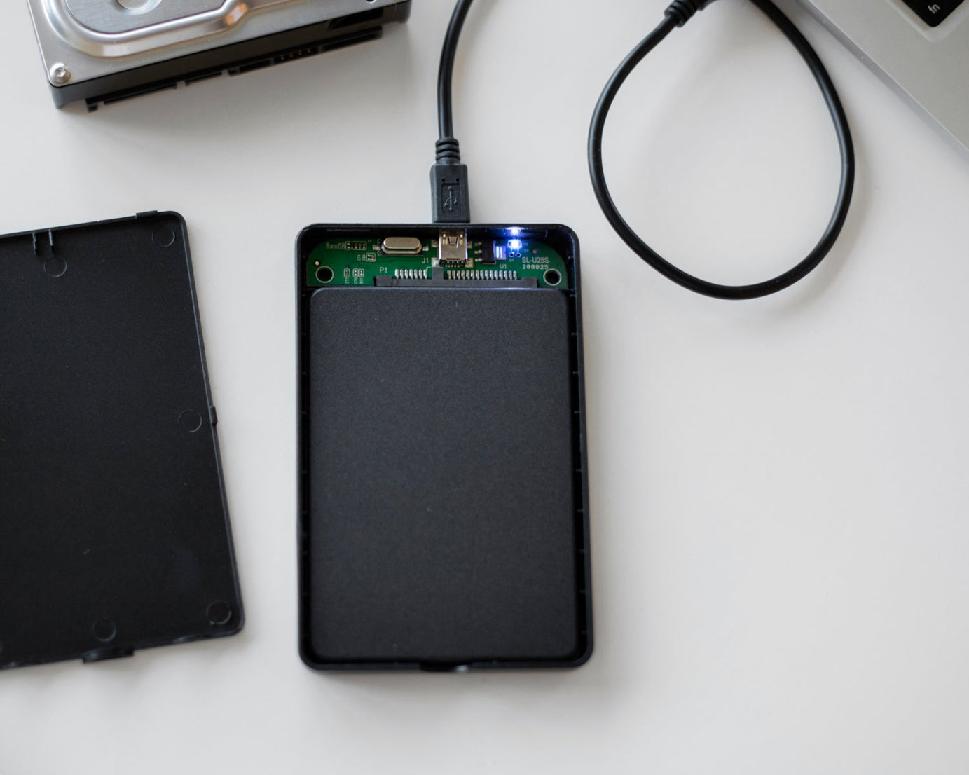 Charging cable with micro USB for power banks.