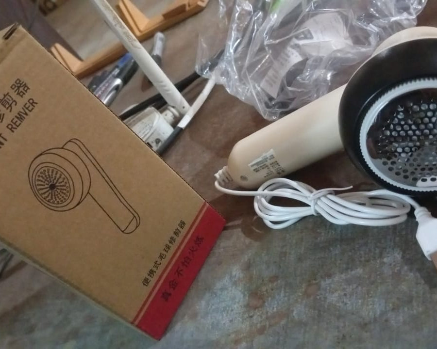 Portable Lint Remover with USB Power Cable (1 Pc)