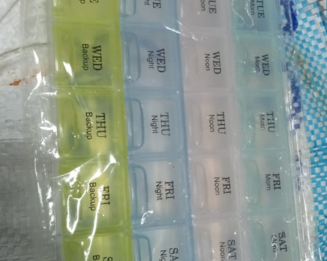 Transparent 7-day pill storage box with 4 rows for easy medication management.