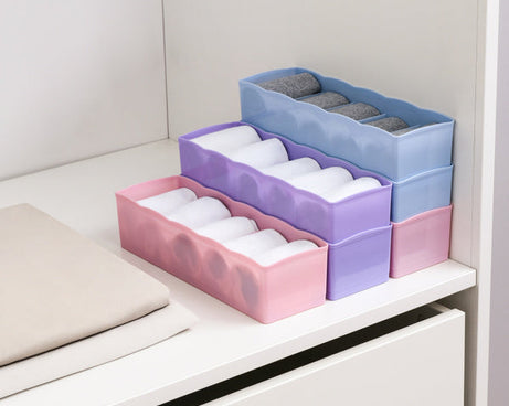 Organizer tray with clear plastic and several compartments for bead storage.
