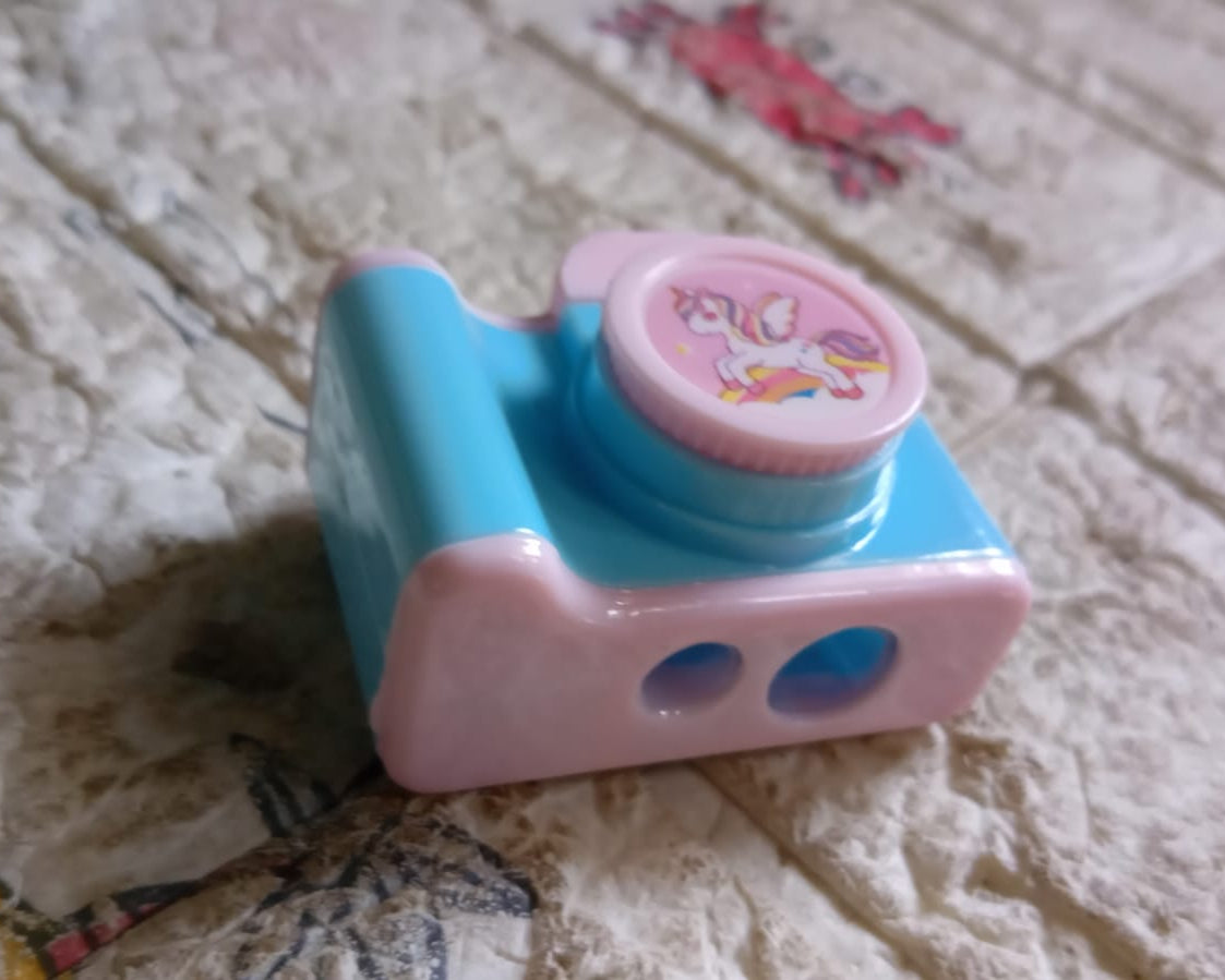 Camera Shape Pencil Sharpener | Simple Student Office Sharpener | Fashionable and Convenient, Lightweight Manual Sharpener for Kids Boys Girls Birthday Return Gifts (1 Pc)