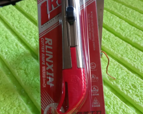 Versatile plastic cutter with precision and plastic cutting blades