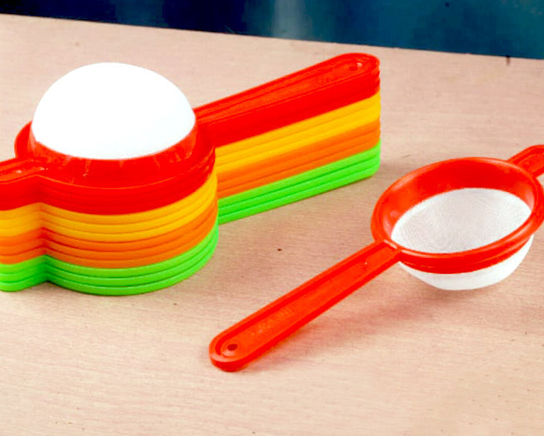 Plastic strainers for tea and coffee, includes three pieces.