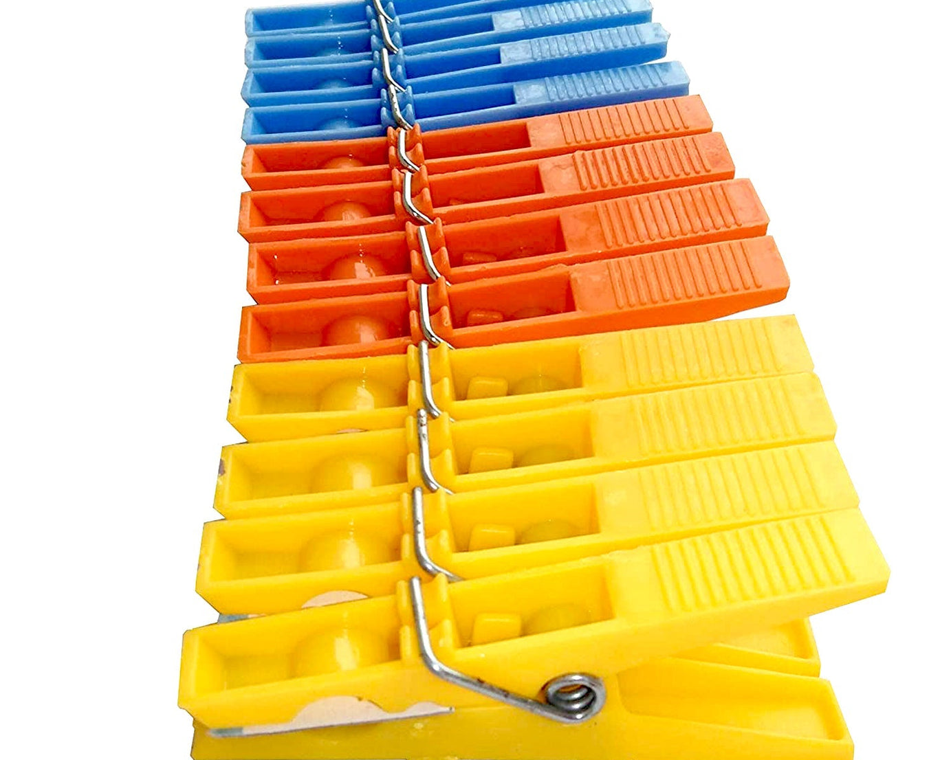 Durable plastic clips for cloth drying in assorted colors (12 pcs).