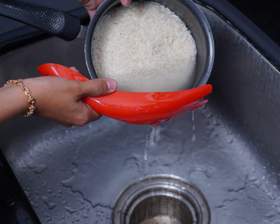 Strainer spoon for rice washing