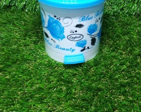 Plastic pedal dustbin for desks, offices, and small home spaces.