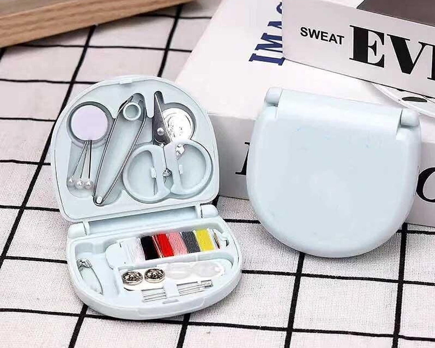 Mini Travel Sewing Kit DIY Sewing Portable Sewing Tool Kits Plastic Sewing Kit Box Beginner Friendly Emergency Sewing Repair Kit with Threads Scissors Hand Sewing Needles