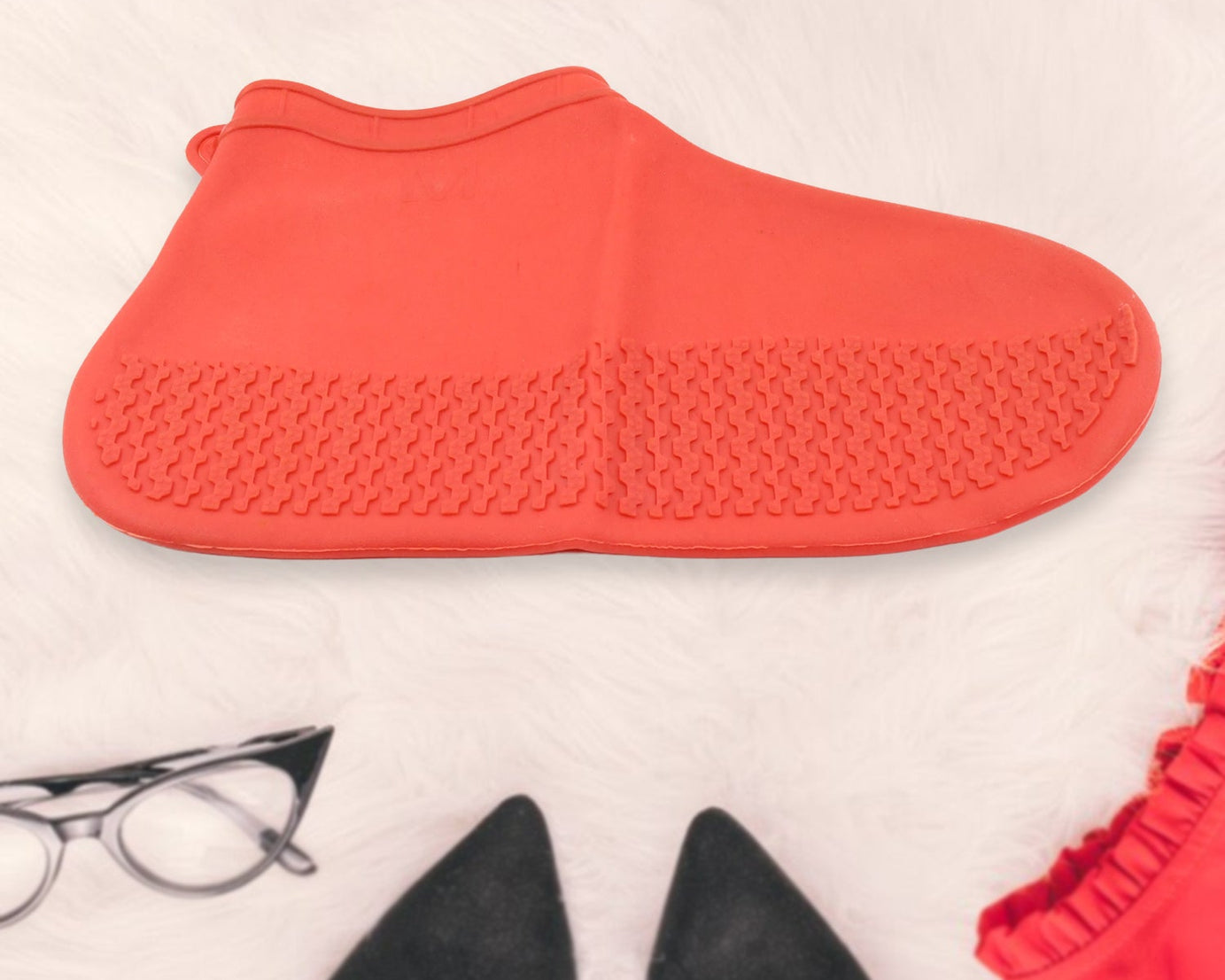 Non-Slip Silicone Rain Reusable Anti skid Waterproof Fordable Boot Shoe Cover (Medium Size / 1 Pair / Red)