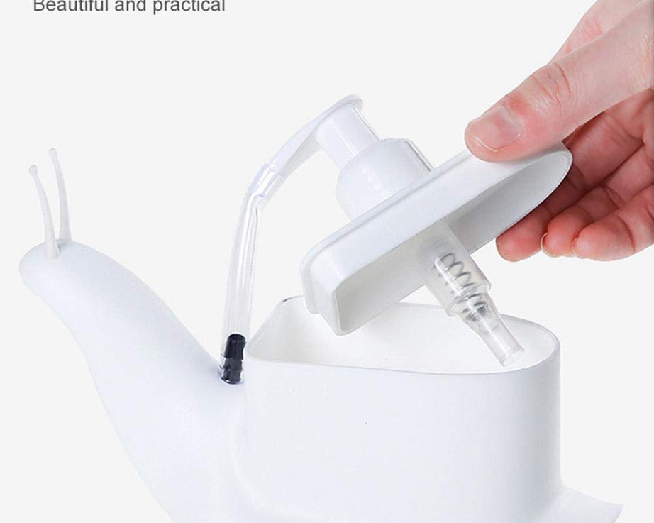 Creative snail-shaped liquid soap dispenser, ideal for portable use.