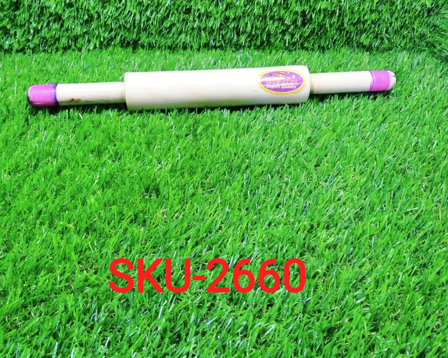 Durable wooden rolling pin, ideal for preparing flatbreads and other foods