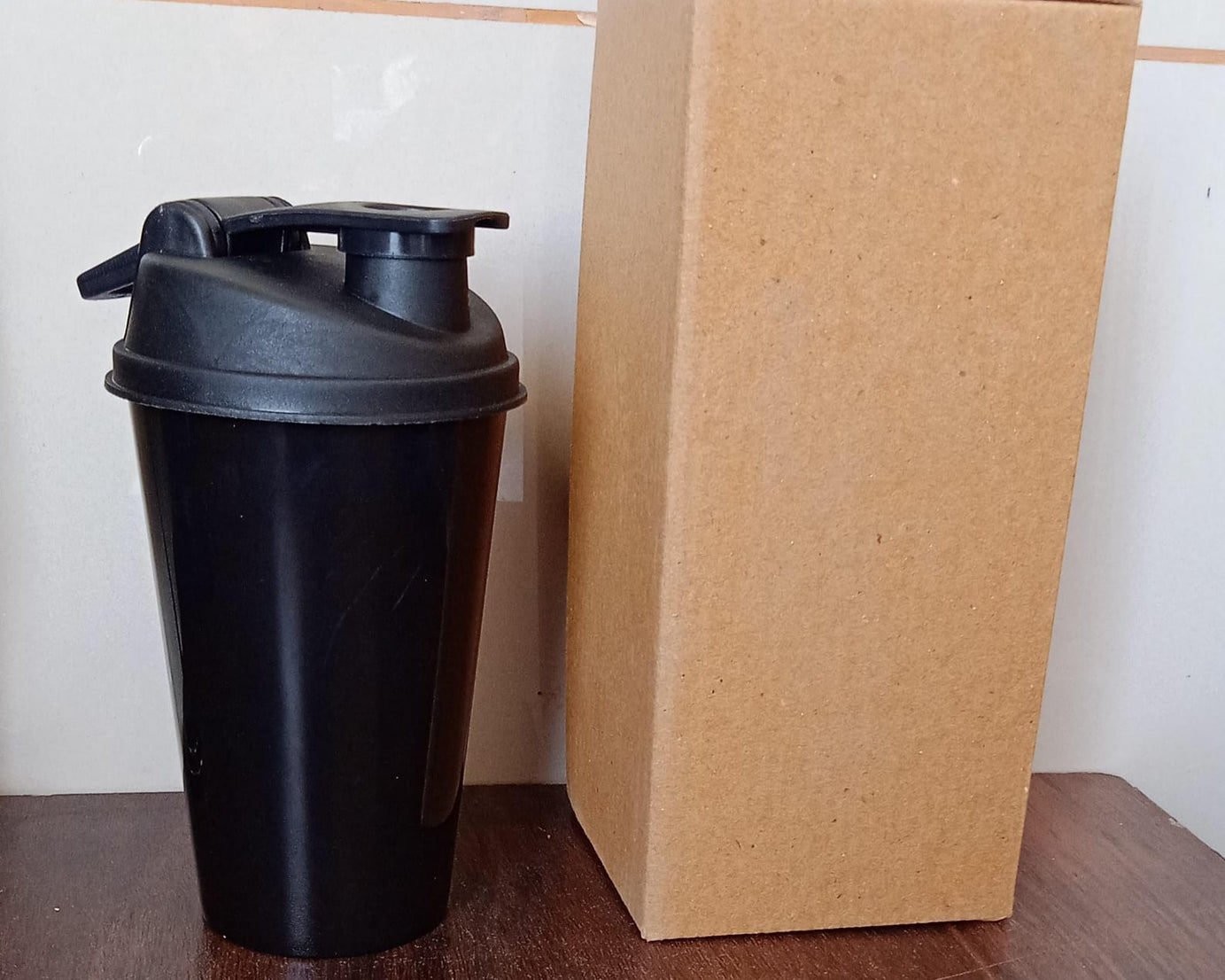 Shaker Bottle Perfect for Protein Shakes and Pre Workout Gym |Water Bottle |BPA Free| Leak-Proof Flip Lid/Insulated Bottle for Hot & Cold Drinks 1 pc