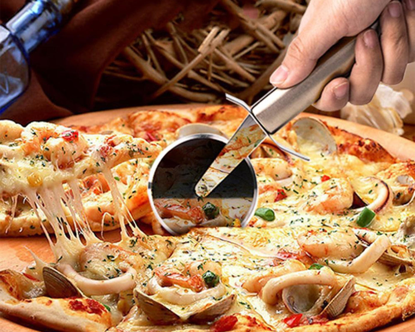 Multi-purpose pizza and pastry cutter for easy slicing