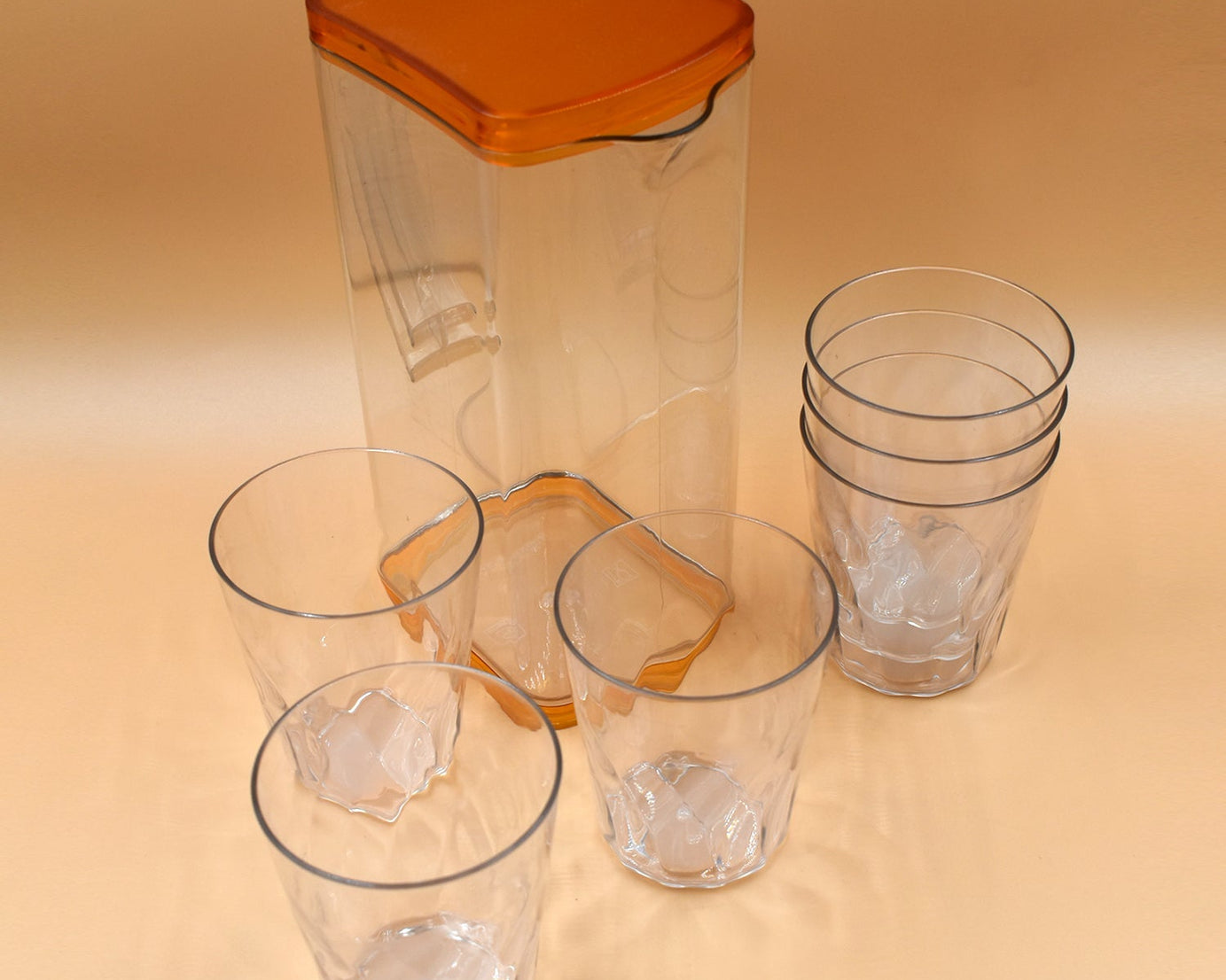 Durable glass jug designed for safe storage of hot and cold drinks.
