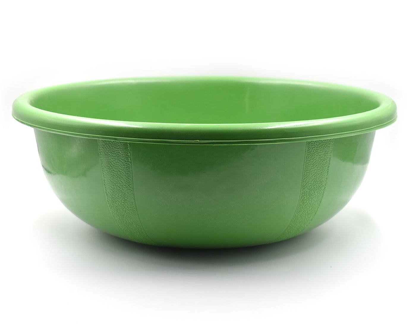 Plastic bath tub for storing water and various bathroom uses.
