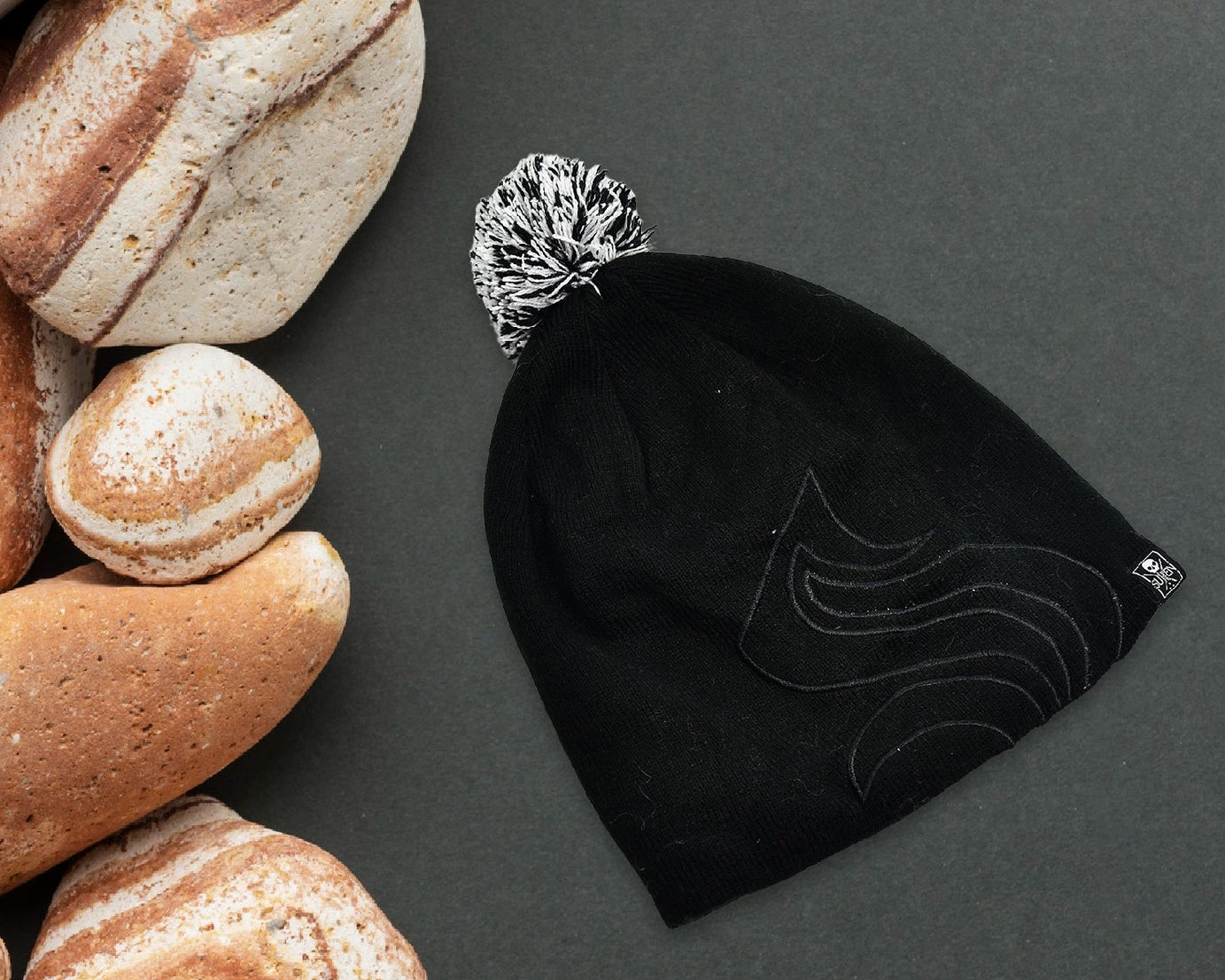 Black beanie cap with inside fur, skull design.