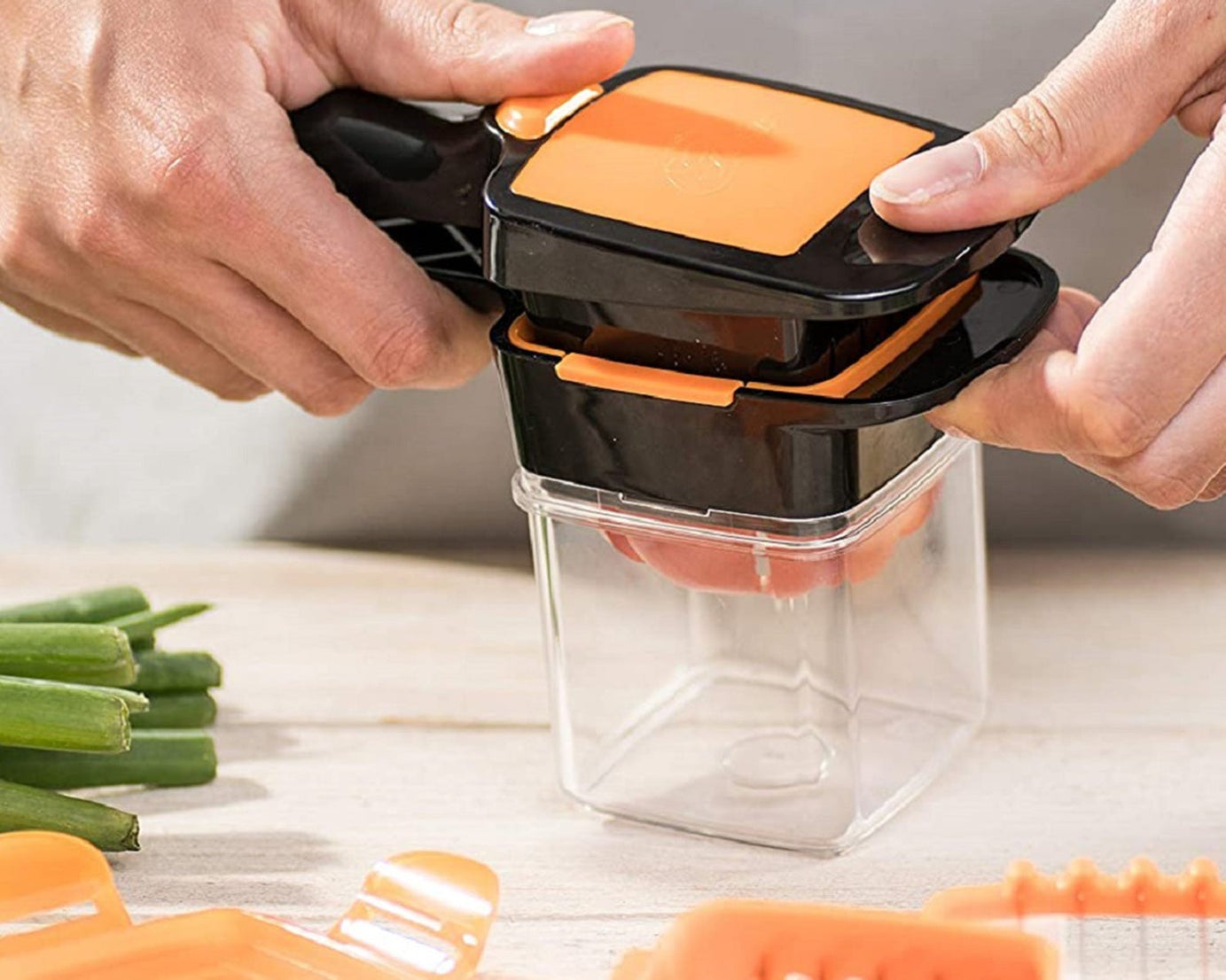 Easy-to-use food dicer for all kitchen purposes.
