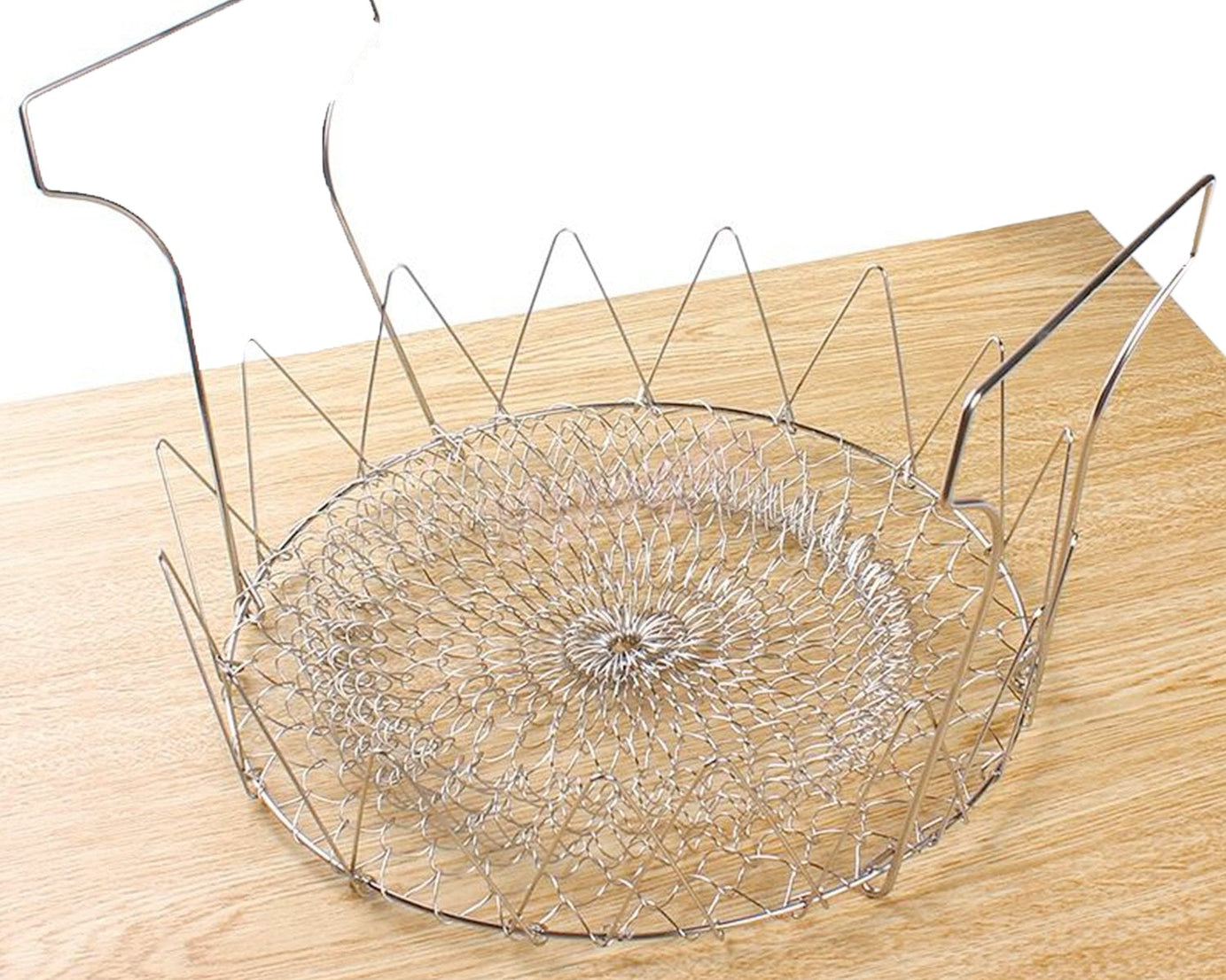 Collapsible strainer basket