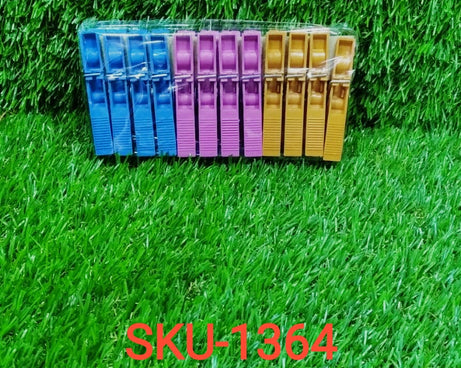 Multipurpose colorful cloth clips for indoor and outdoor use (12 pcs).