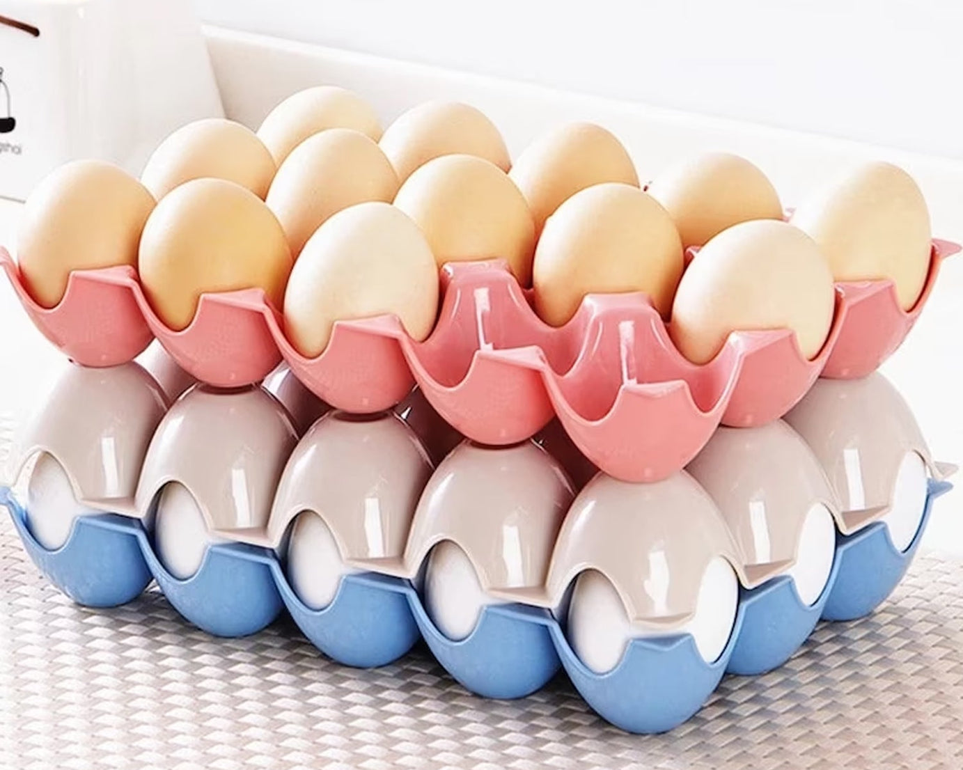 Storage container for eggs