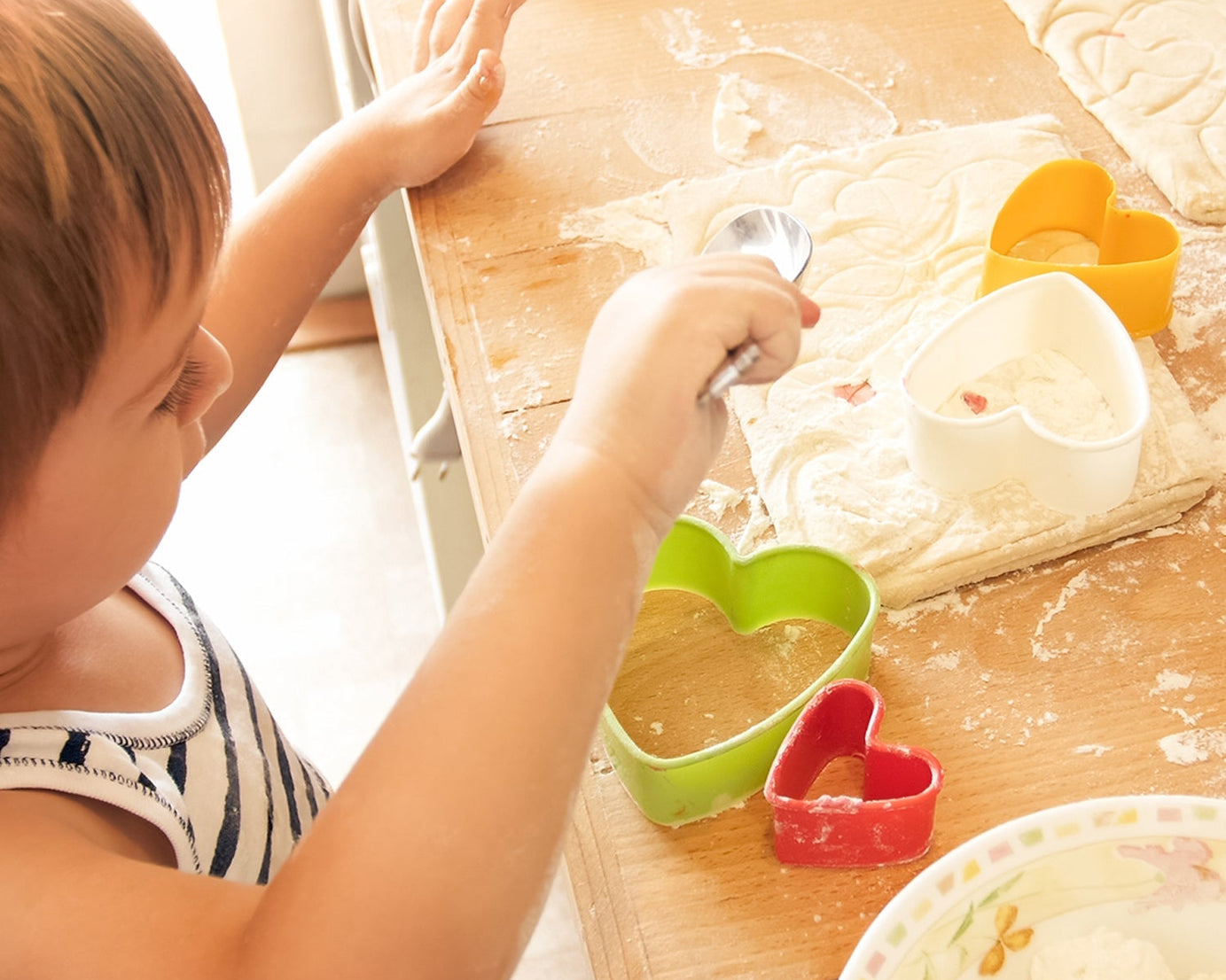 Pack of 4 cookie cutters, different shapes for baking.