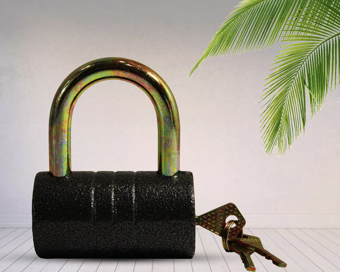 Iron Pad lock, Brass Core and Thickened Spray Black Iron Door Lock With 5 pc Keys for Home Dormitory, Waterproof Antirust Anti-theft Padlocks Outdoor Gate Shed Locks Warehouse Big Iron Door Drawer Lock (82 mm )