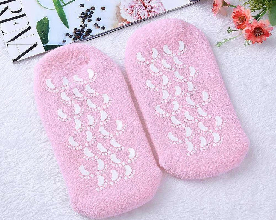 Gel socks for moisturizing and repair.