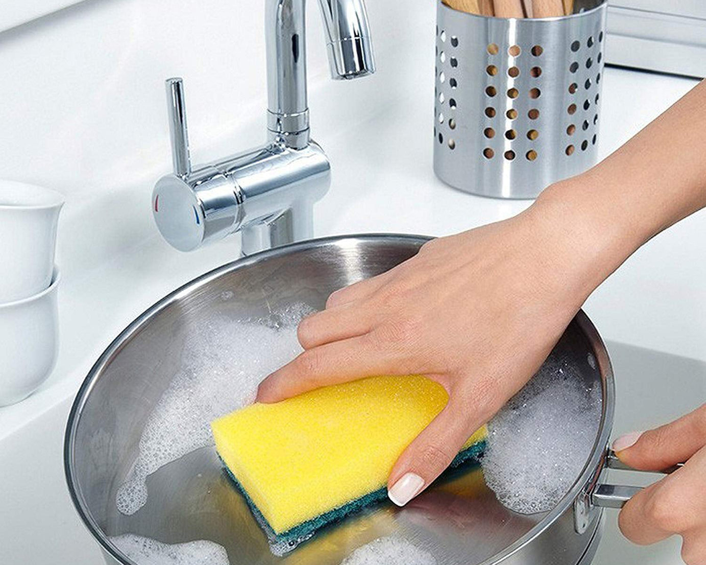 Scrub sponge for kitchen and bathroom, 2 in 1 design