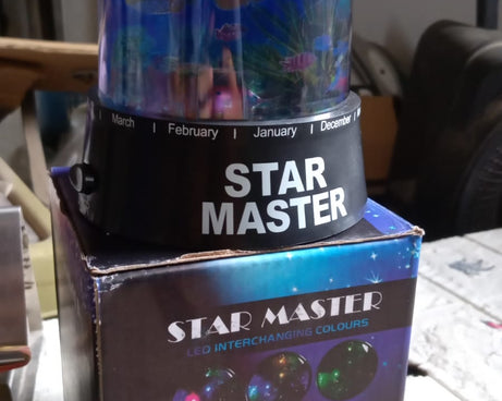 LED Projector Night Light Amazing Lamp, 3 Battery operated lamps, Rotation With the music Function, Master for Kids Bedroom Home Decoration Night Romantic Gift (Battery Not Included / 1 pc)