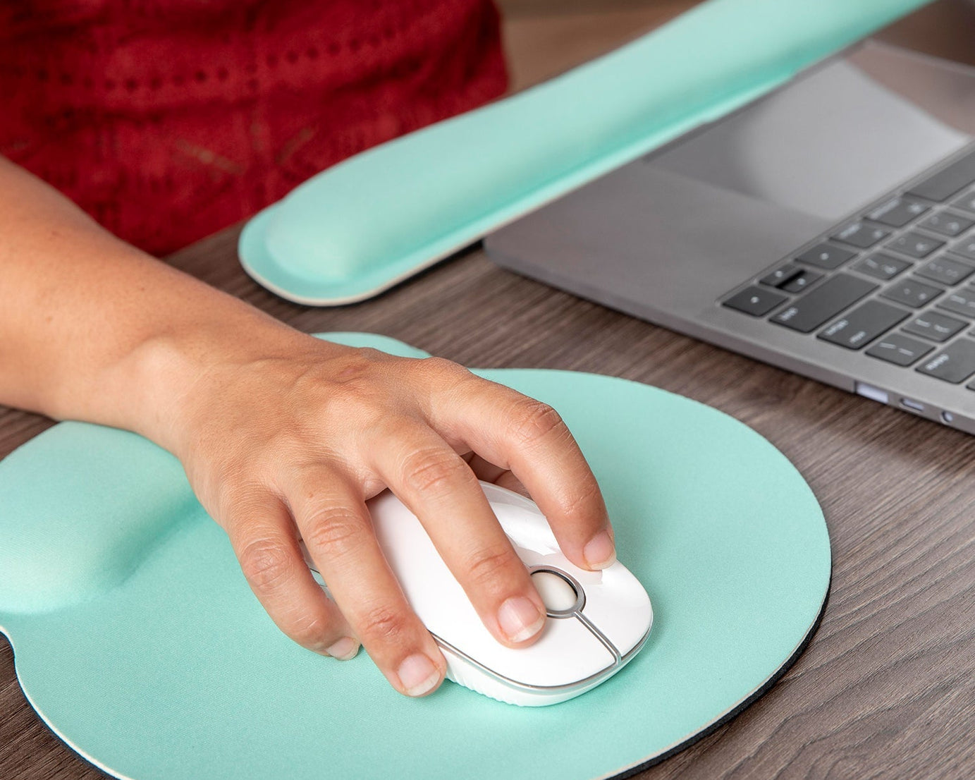 Mouse pad with built-in wrist support, close-up