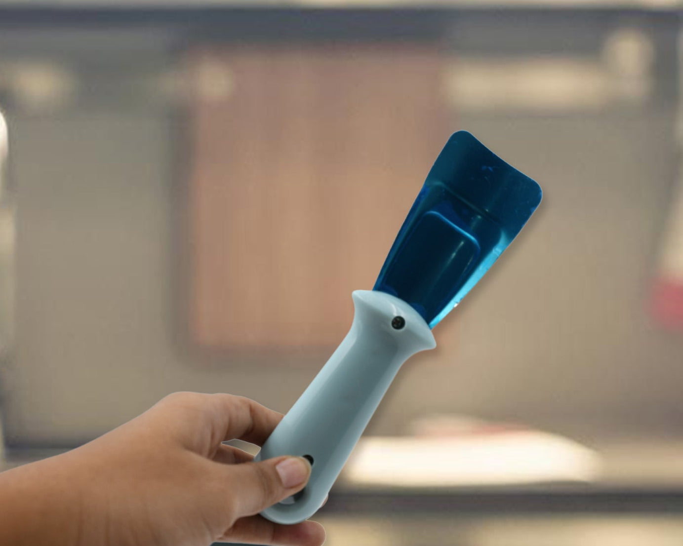 ice Remover Scoop, Non Slip Ergonomic Design Compact Size Freezer Shovel Anti Rust for Refrigerator (1Pc)