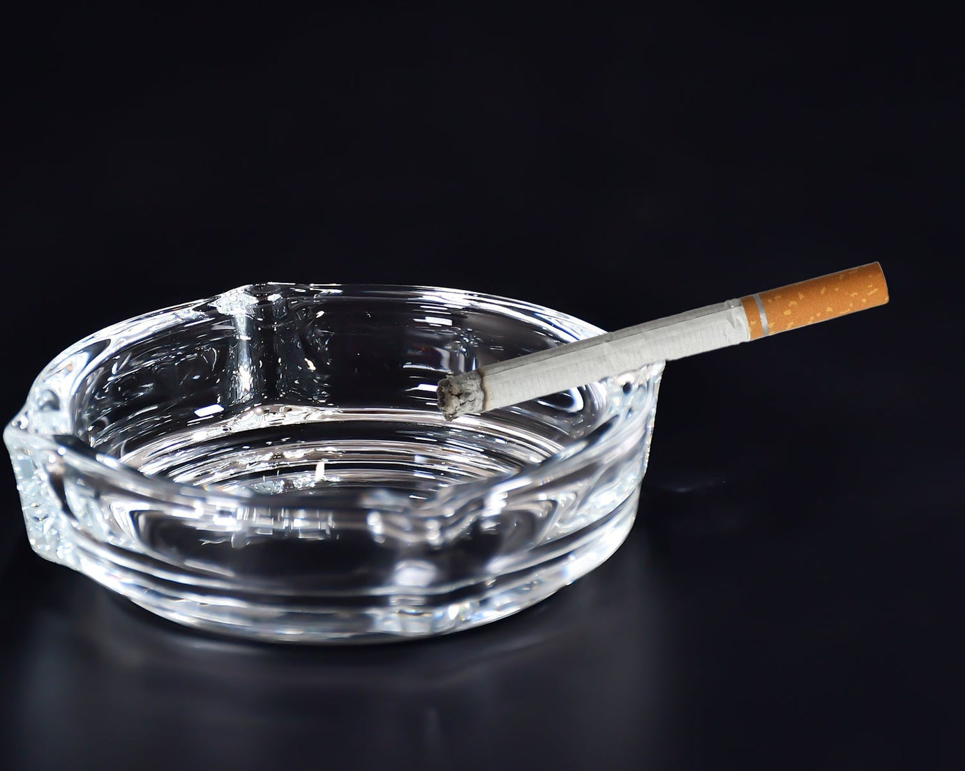 Crystal quality ashtray for indoor and outdoor.