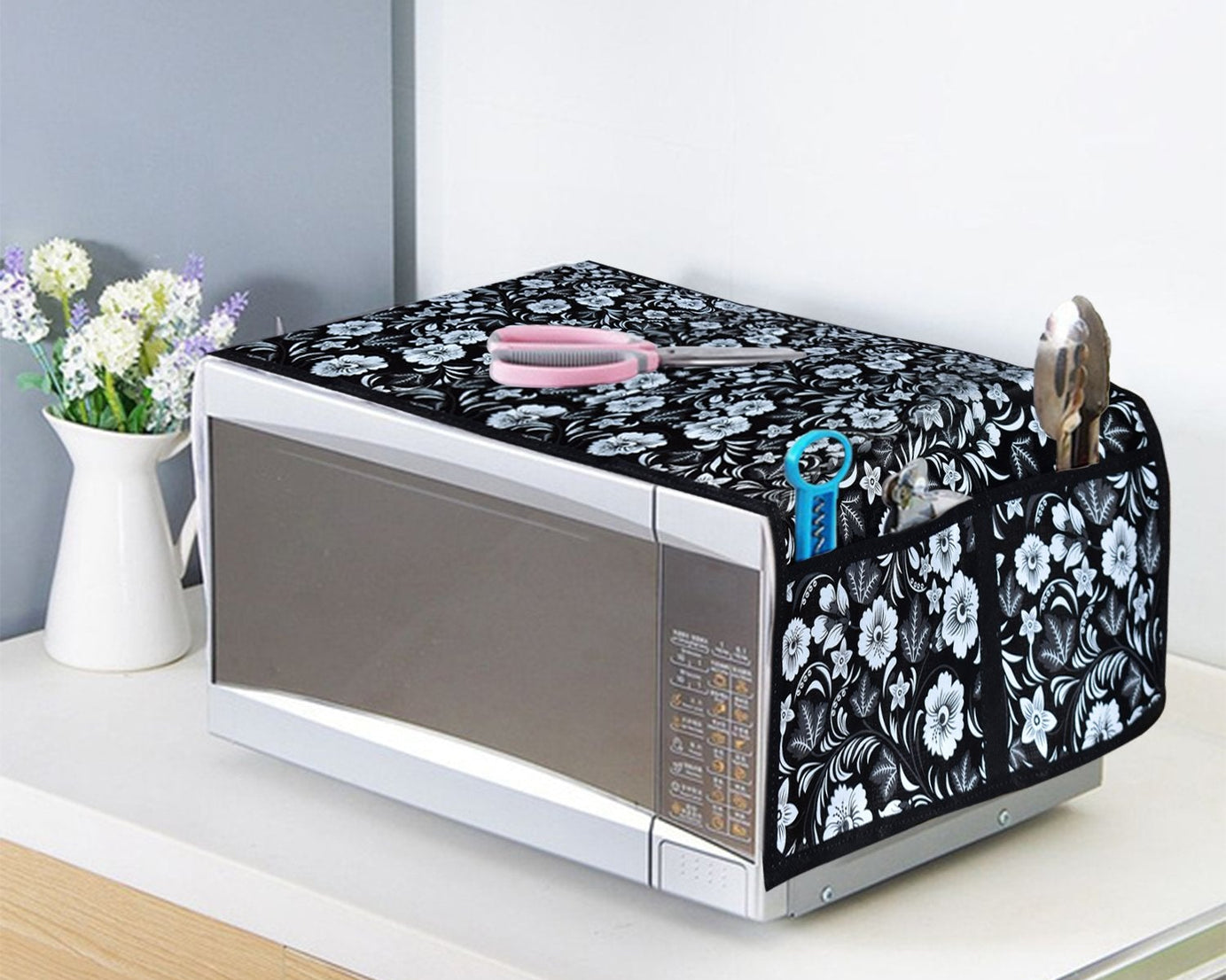 Cover with pockets in use.