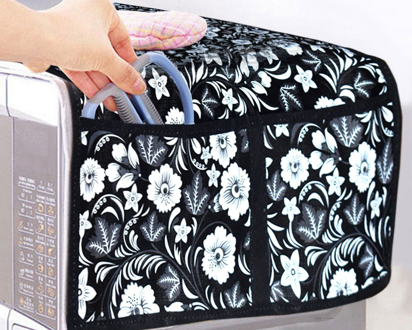 Cover with four utility pockets.