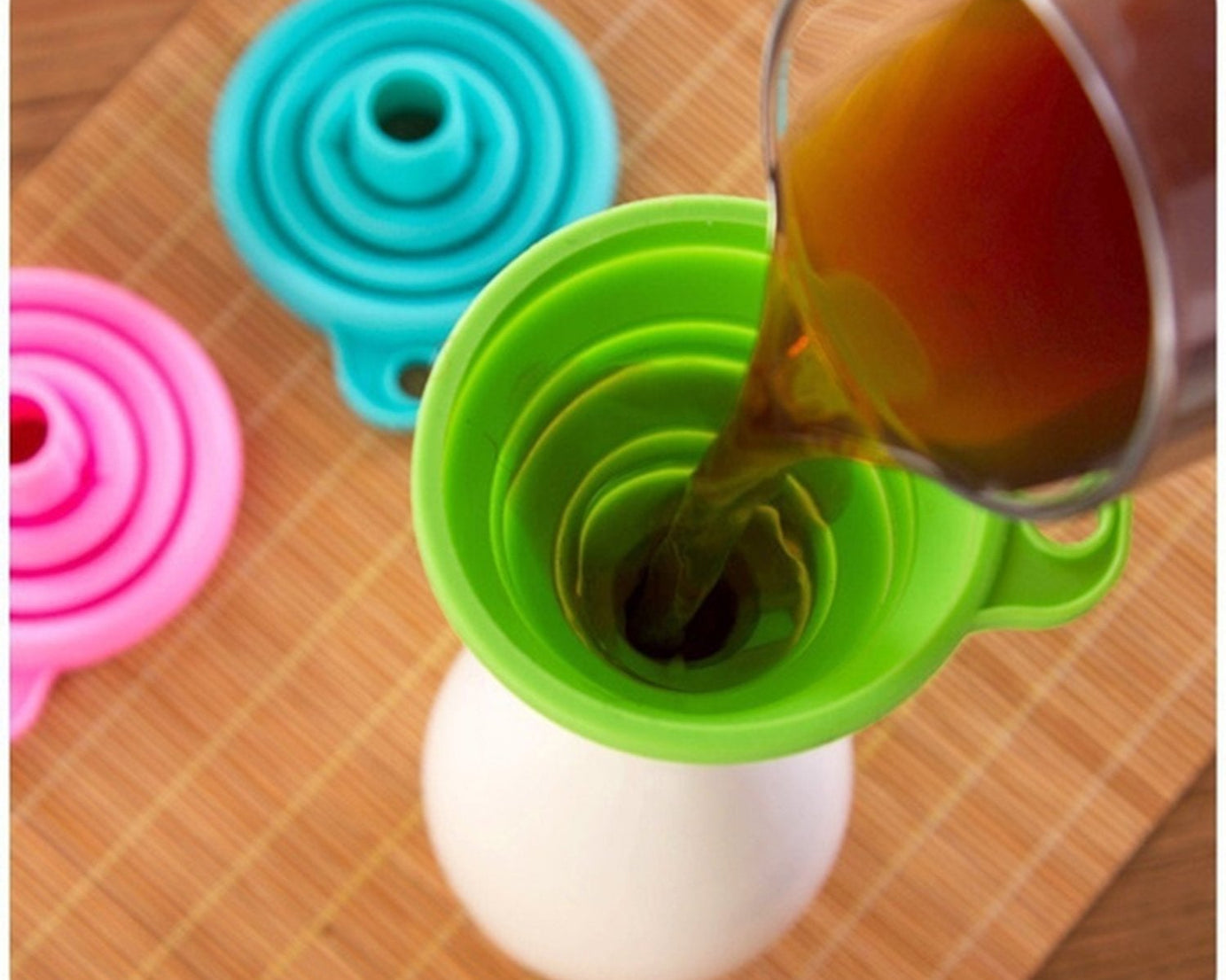 Kitchen silicone funnel, easy to clean.