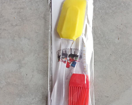Spatula and pastry brush set for mixing and decorating.