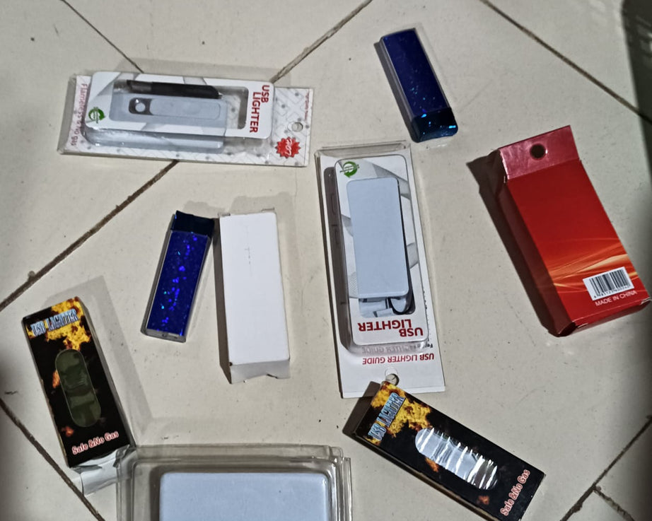 Stylish Electric USB Lighter for Men & Women (Rechargeable, Windproof)