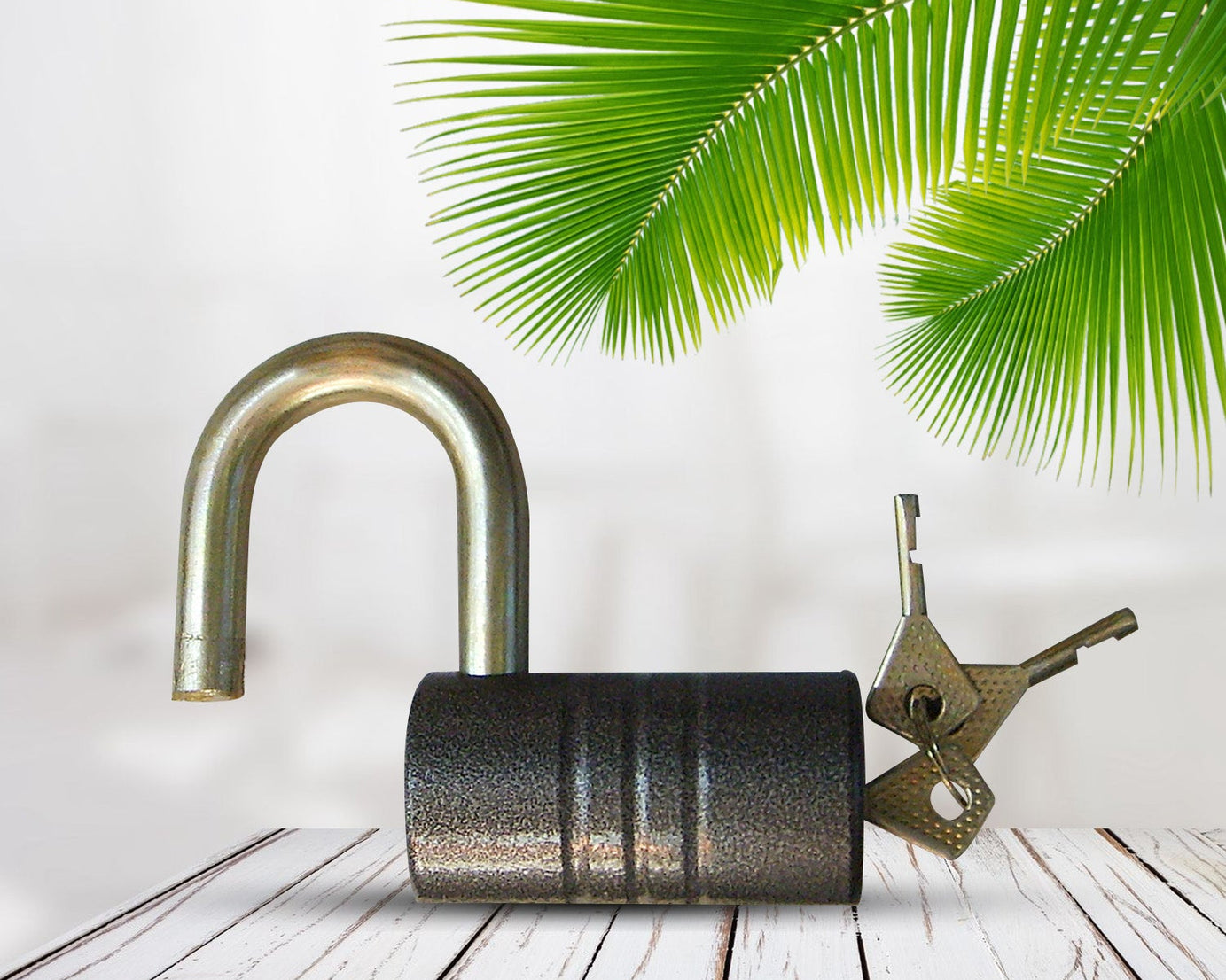 Iron Pad lock, Brass Core and Thickened Spray Black Iron Door Lock With 5 pc Keys for Home Dormitory, Waterproof Antirust Anti-theft Padlocks Outdoor Gate Shed Locks Warehouse Big Iron Door Drawer Lock (82 mm )