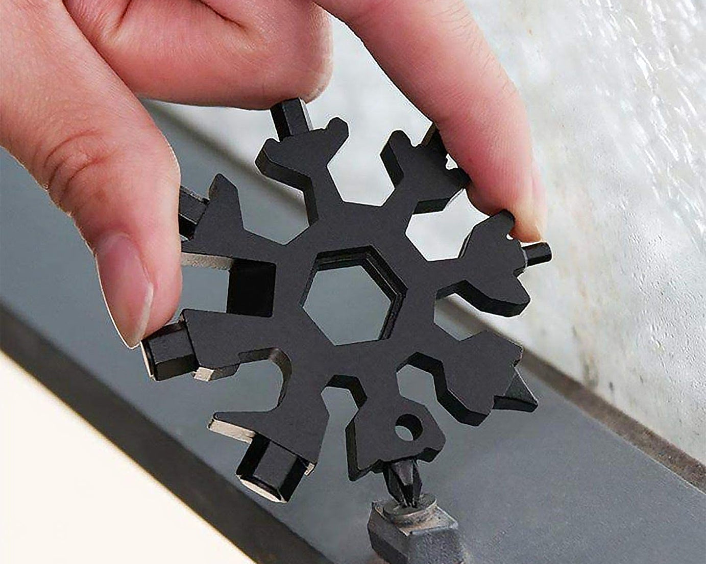 Durable & Portable 18 in 1 Snowflake Multi-Tool, Snowflake Bottle Opener Flat Phillips Screwdriver Kit Wrench