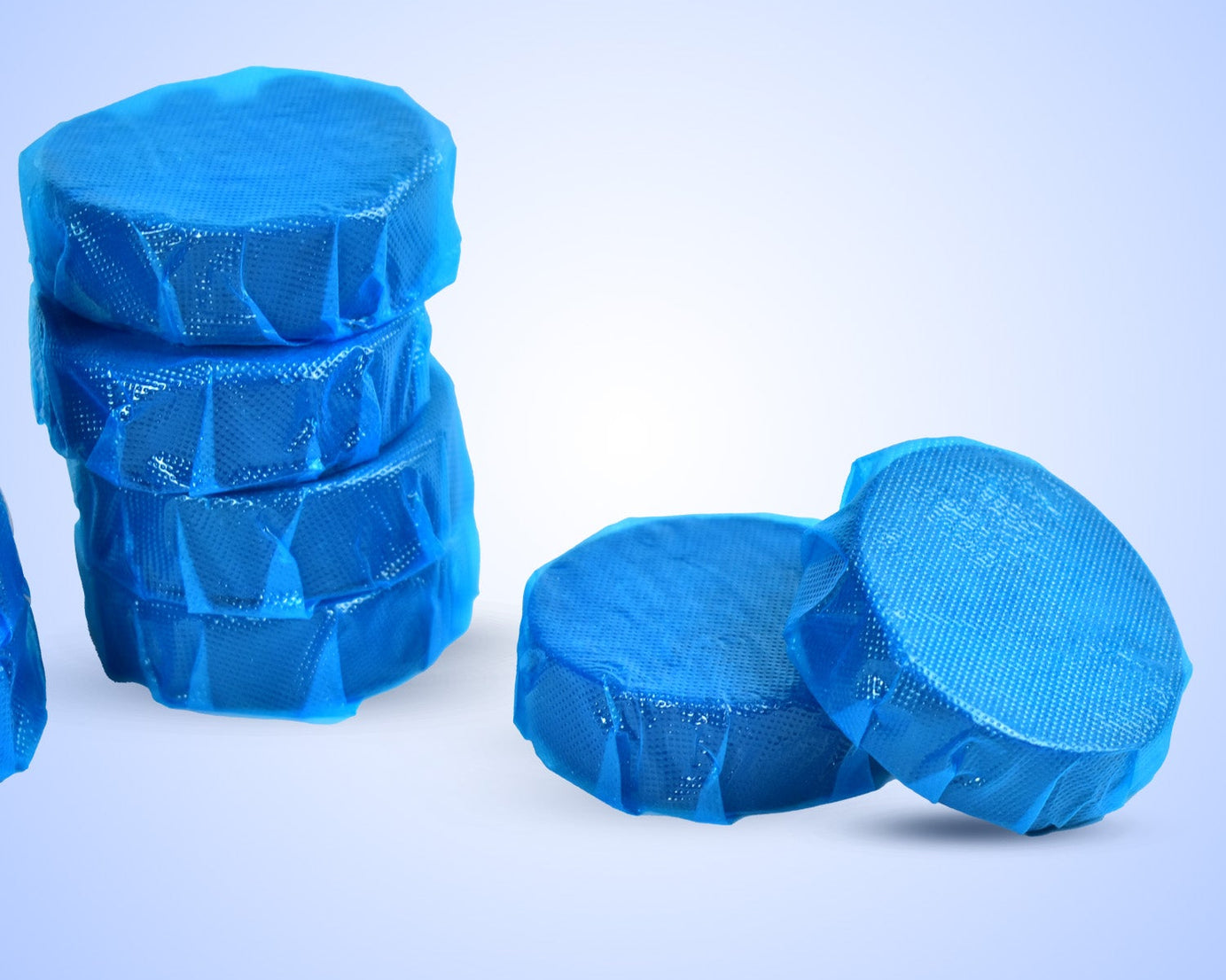 Blue bubble toilet bowl cleaner for deep cleaning