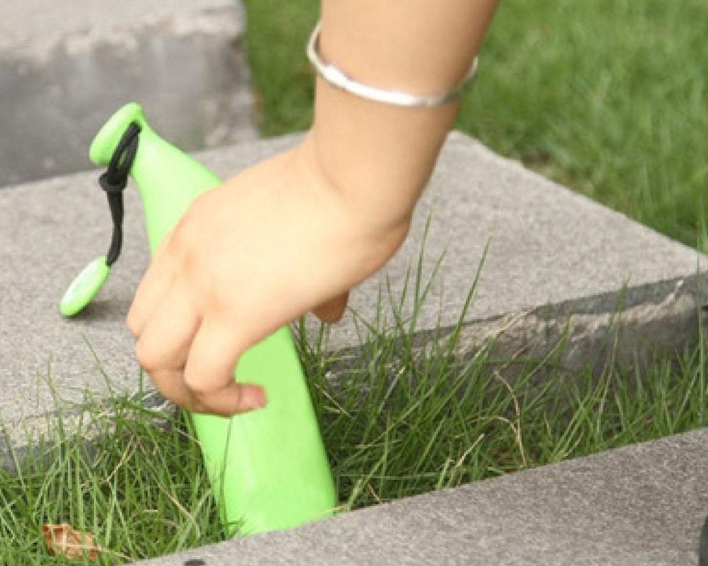 Stylish Banana Shaped Mini Foldable Umbrella