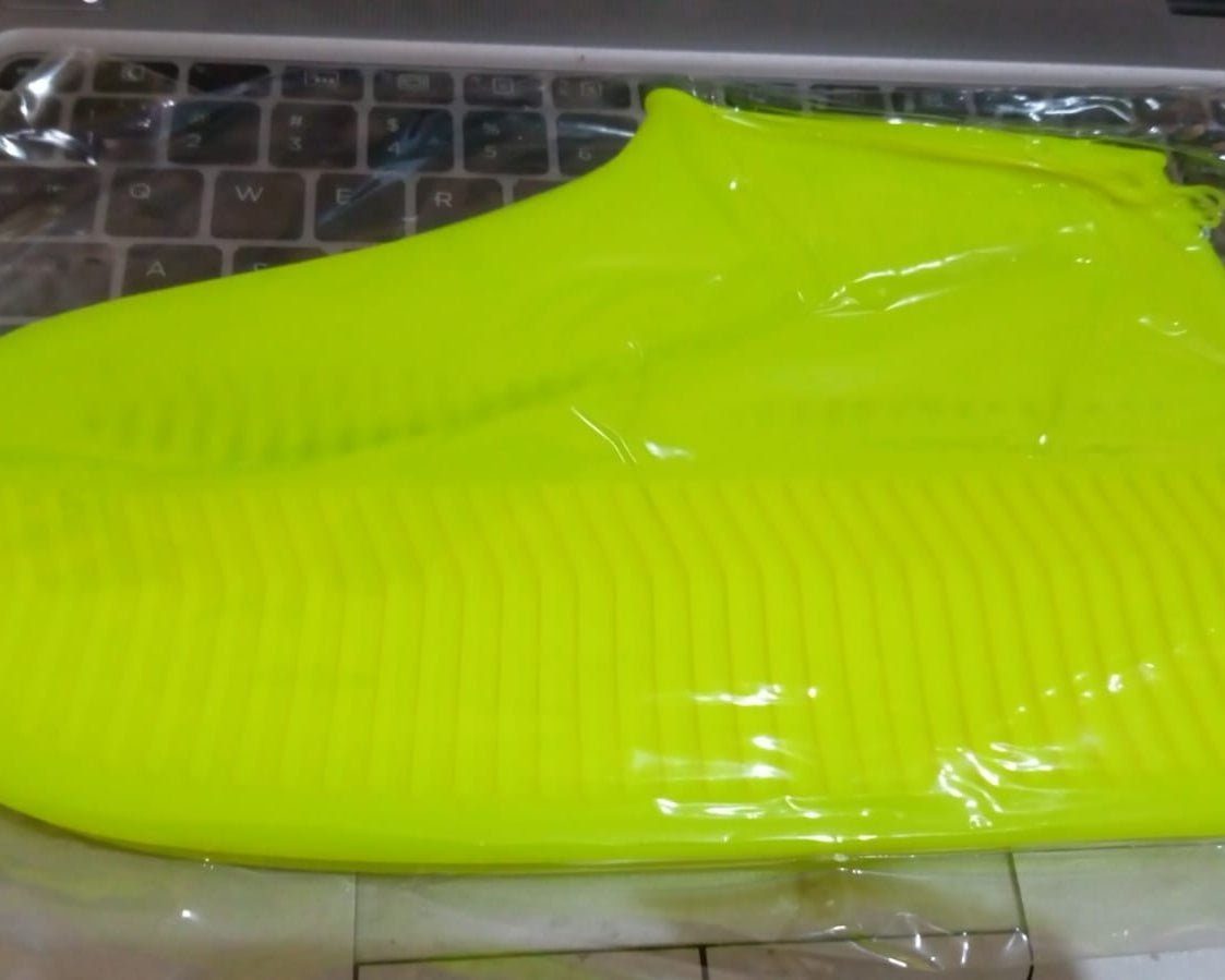 Waterproof and foldable silicone shoe covers for rainy days
