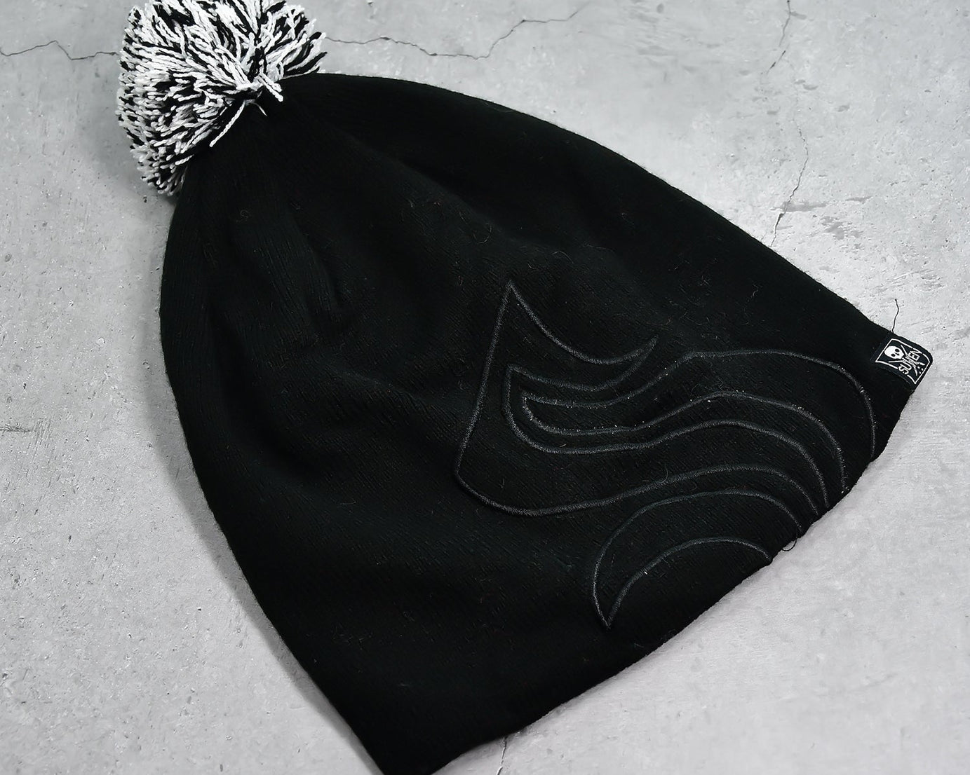 Skull slouchy beanie cap with black inside fur.