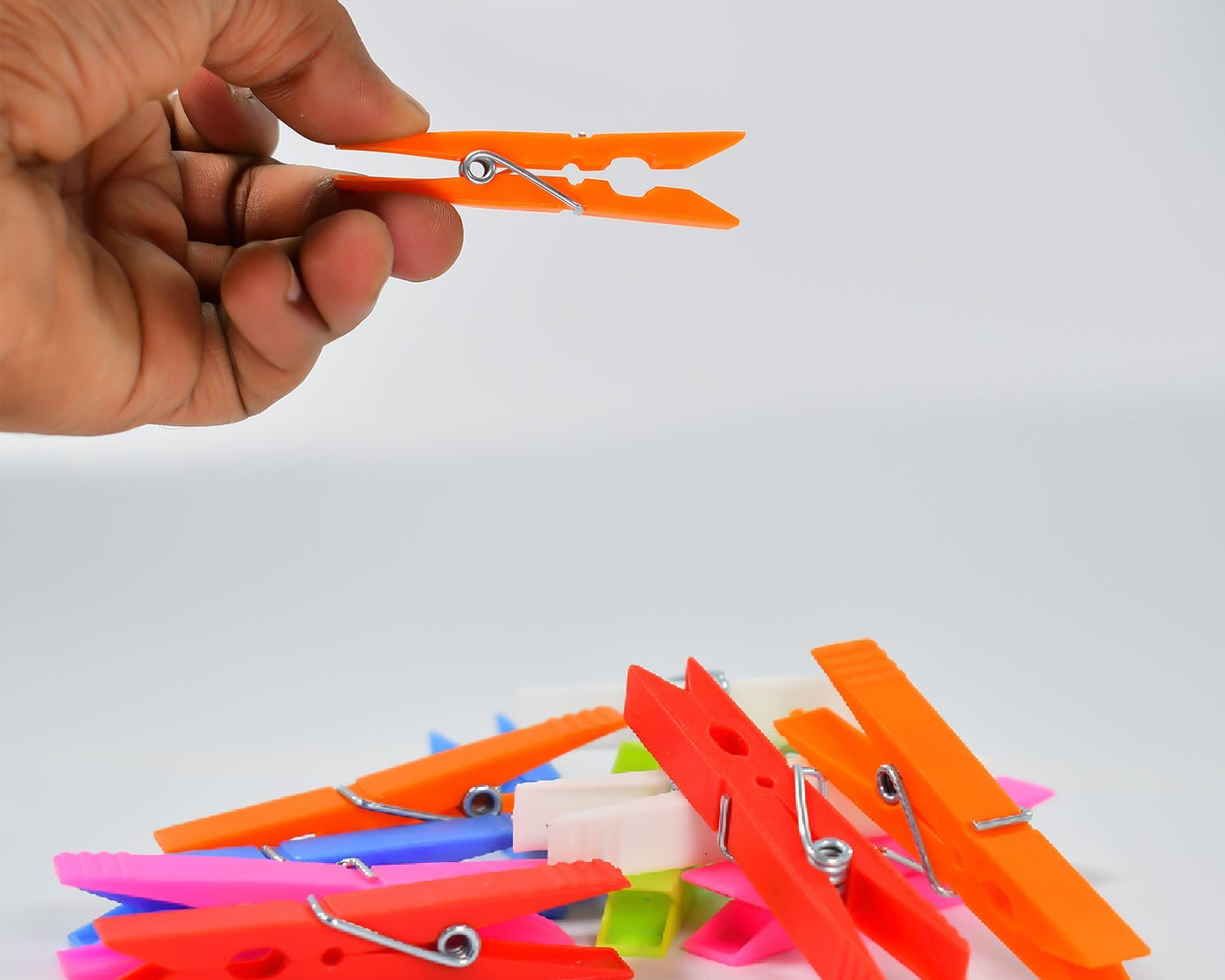 144-piece set of versatile cloth clips